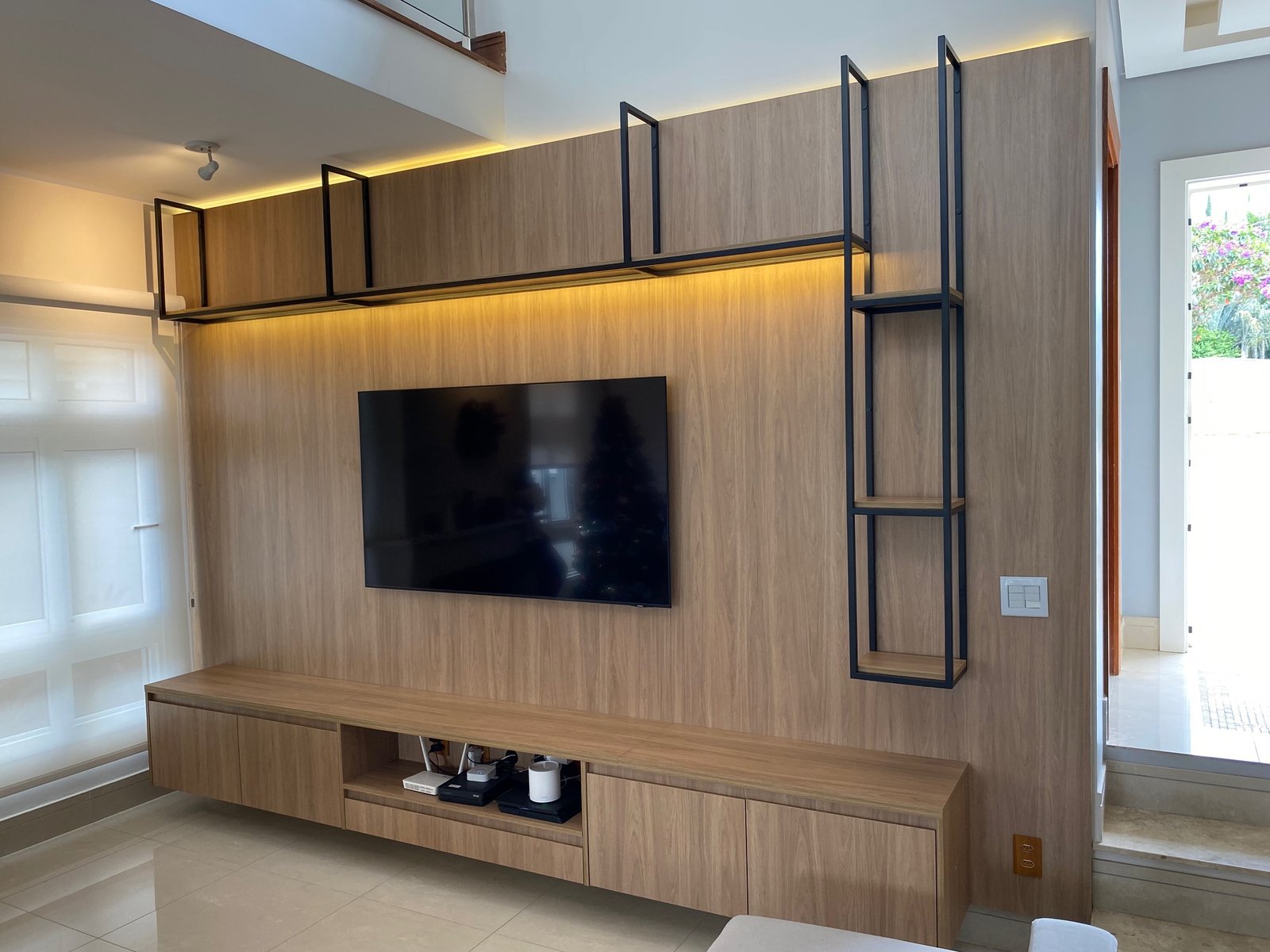 Ambiente com móveis sob medida